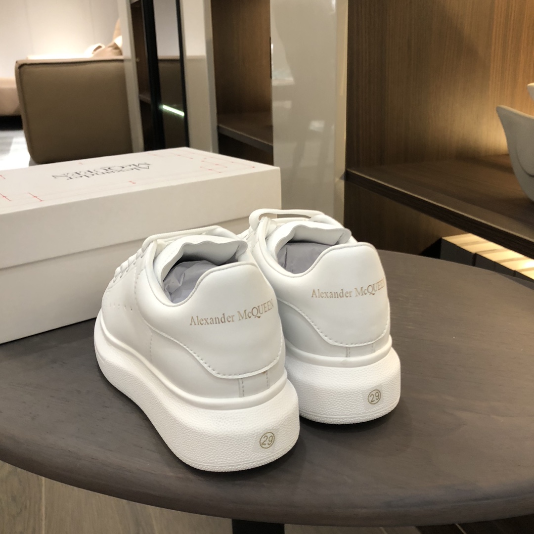 Children's shoes child